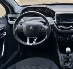 PEUGEOT 208 1.2 PURETECH SIGNATURE 110