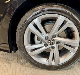 VOLKSWAGEN GOLF 8 R-LINE TSI 150CV