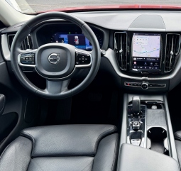 VOLVO XC60 PLUS B4 D DARK AUTO