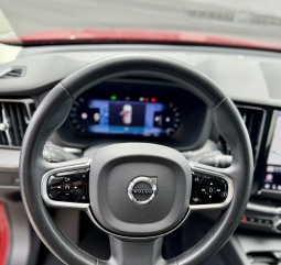 VOLVO XC60 PLUS B4 D DARK AUTO