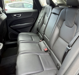 VOLVO XC60 PLUS B4 D DARK AUTO