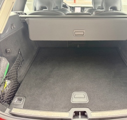 VOLVO XC60 PLUS B4 D DARK AUTO