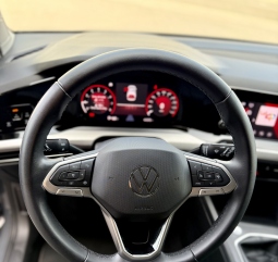 VOLKSWAGEN GOLF 8 CONNECT TSI 110cv