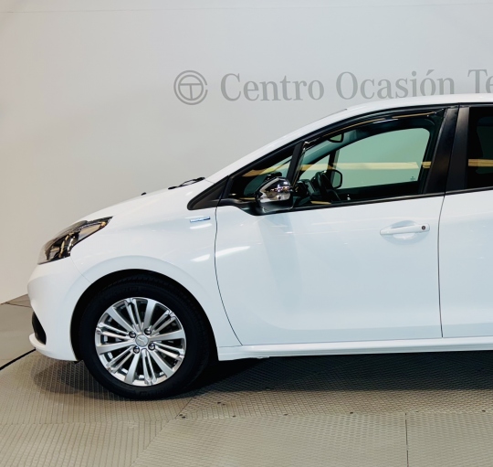 PEUGEOT 208 1.2 PURETECH SIGNATURE 110