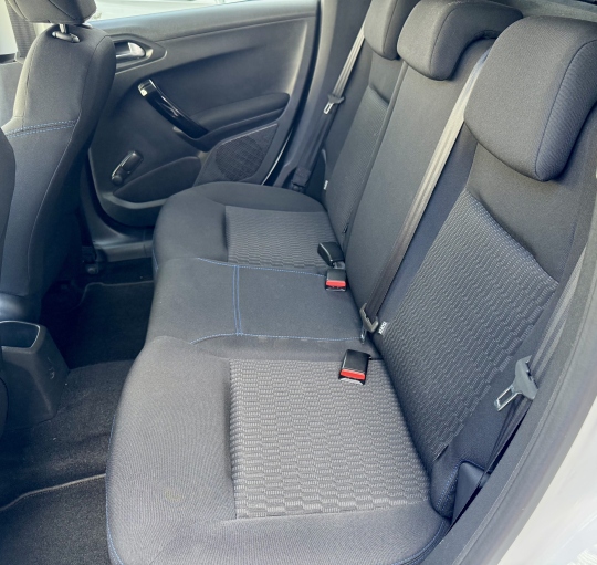 PEUGEOT 208 1.2 PURETECH SIGNATURE 110