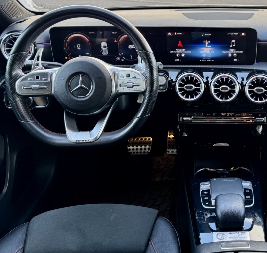 MERCEDES A180D AMG LINE 7G-DCT,