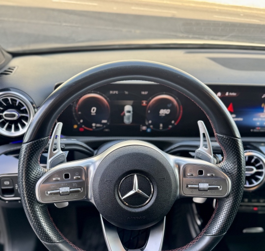 MERCEDES A180D AMG LINE 7G-DCT,