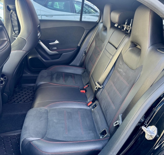 MERCEDES A180D AMG LINE 7G-DCT,