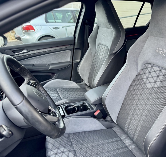 VOLKSWAGEN GOLF 8 R-LINE TSI 150CV