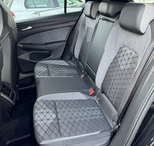 VOLKSWAGEN GOLF 8 R-LINE TSI 150CV