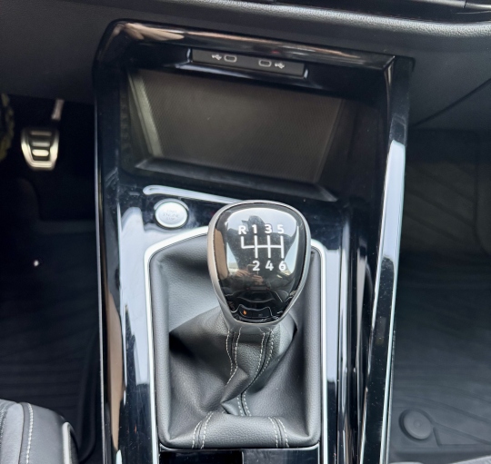 VOLKSWAGEN GOLF 8 R-LINE TSI 150CV