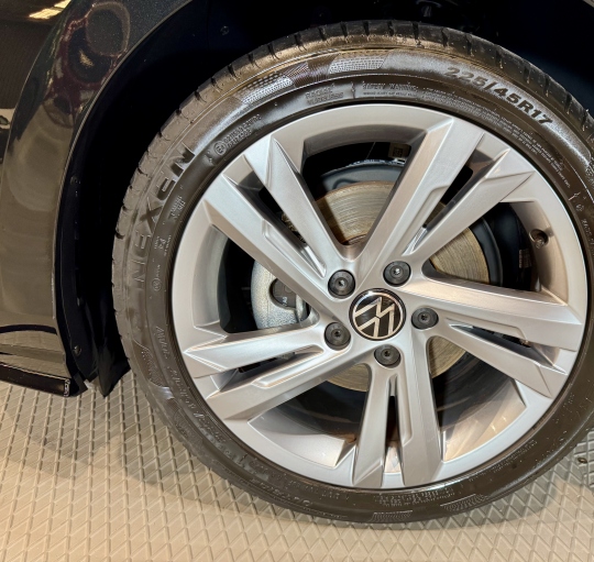 VOLKSWAGEN GOLF 8 R-LINE TSI 150CV