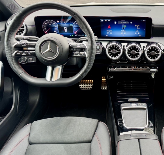 MERCEDES A180 AMG LINE 7G-DCT