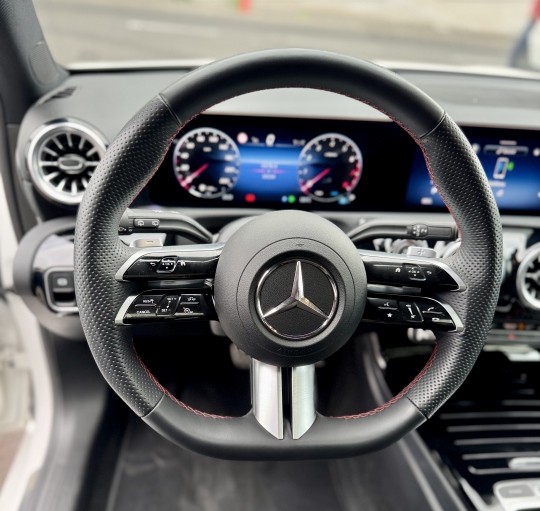 MERCEDES A180 AMG LINE 7G-DCT