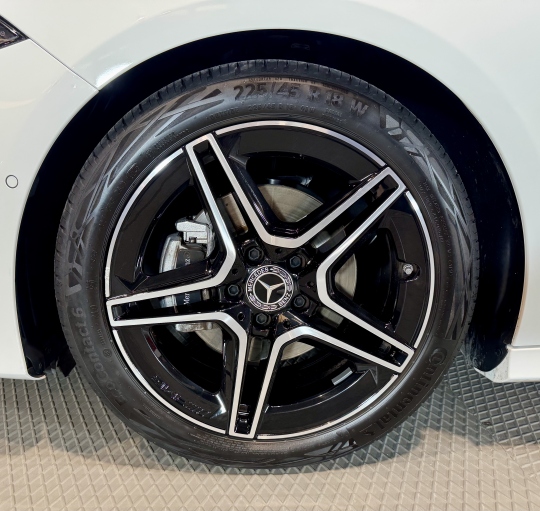 MERCEDES A180 AMG LINE 7G-DCT