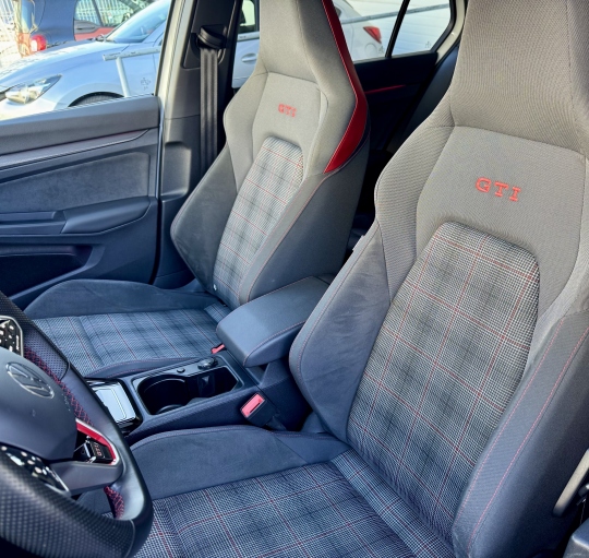 VOLKSWAGEN GOLF 8 GTI 2.0 TSI 245CVCV DSG7