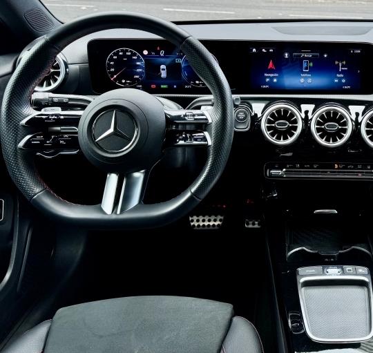 MERCEDES A250e AMG LINE 8G-DCT