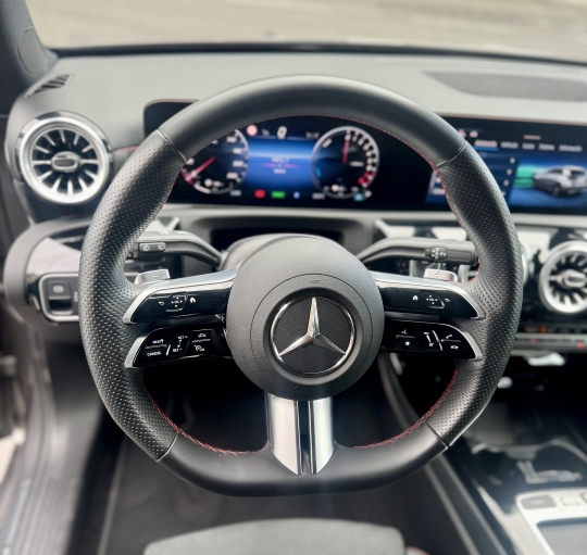 MERCEDES A250e AMG LINE 8G-DCT