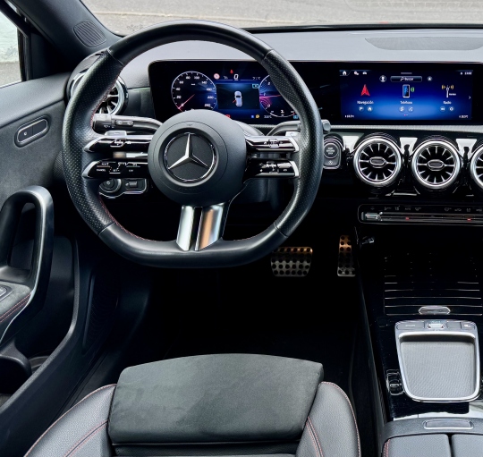 MERCEDES A200d AMG LINE 8G-DCT