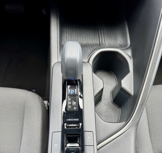 TOYOTA C-HR 1.8 140H ARE + PACK BSM