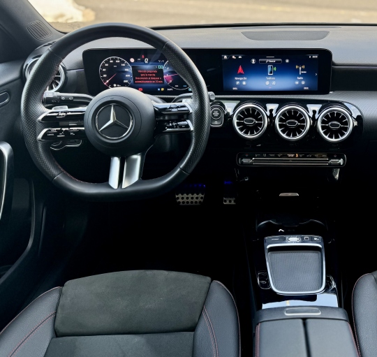 MERCEDES A180 AMG LINE 7G-DCT,