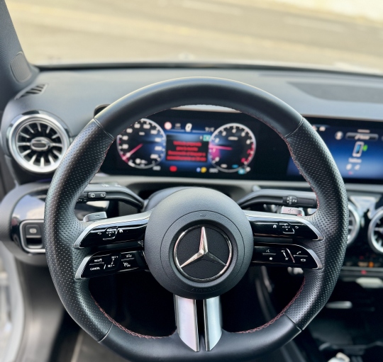 MERCEDES A180 AMG LINE 7G-DCT,