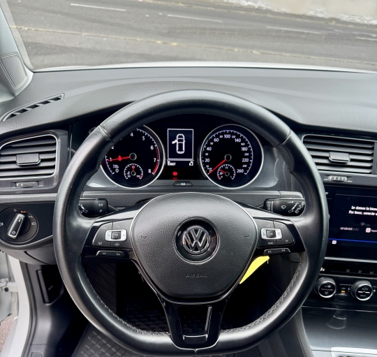VOLKSWAGEN GOLF CONNECT TSI 110cv,