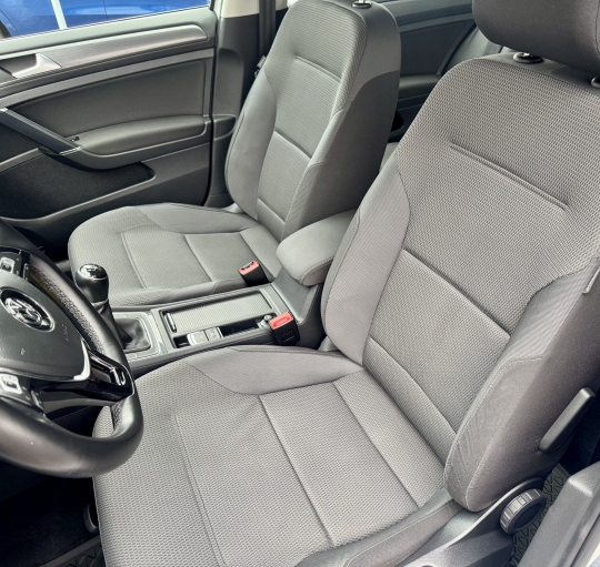 VOLKSWAGEN GOLF CONNECT TSI 110cv,