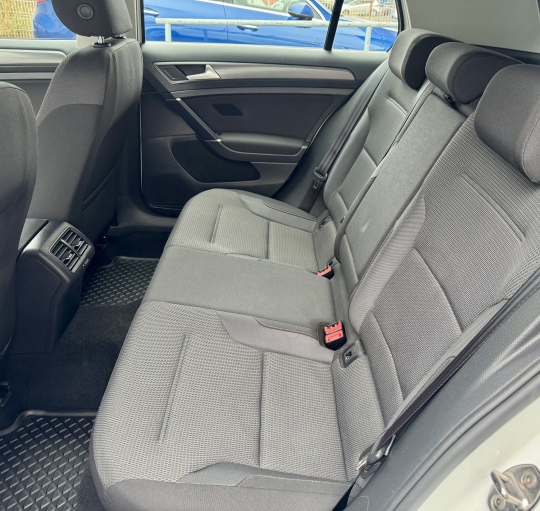 VOLKSWAGEN GOLF CONNECT TSI 110cv,