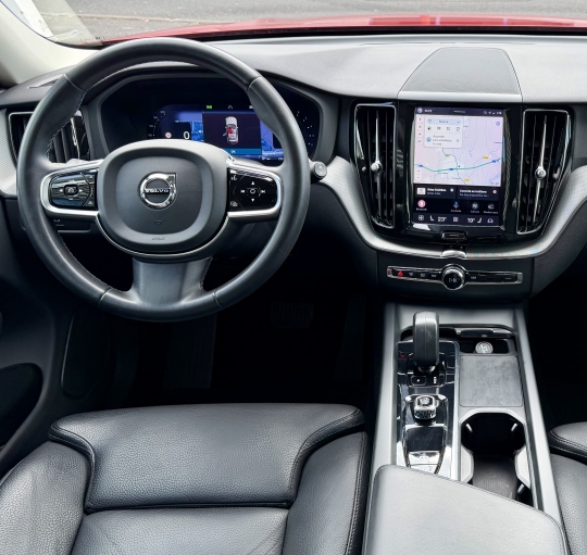 VOLVO XC60 PLUS B4 D DARK AUTO