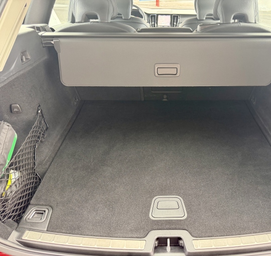 VOLVO XC60 PLUS B4 D DARK AUTO