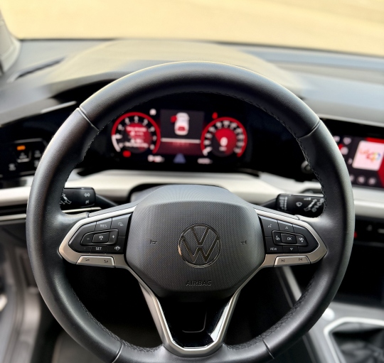 VOLKSWAGEN GOLF 8 CONNECT TSI 110cv