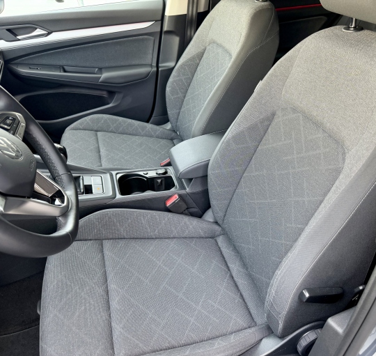 VOLKSWAGEN GOLF 8 CONNECT TSI 110cv